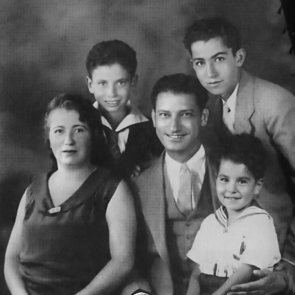 Jonas Silk and his parents and 2 siblings
